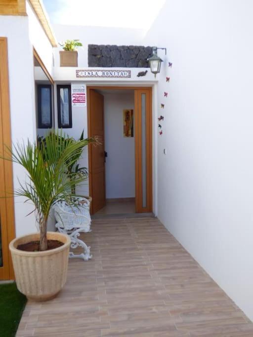 Villa La Isla By Rentaholidayslanzarote Playa Blanca  Exterior photo